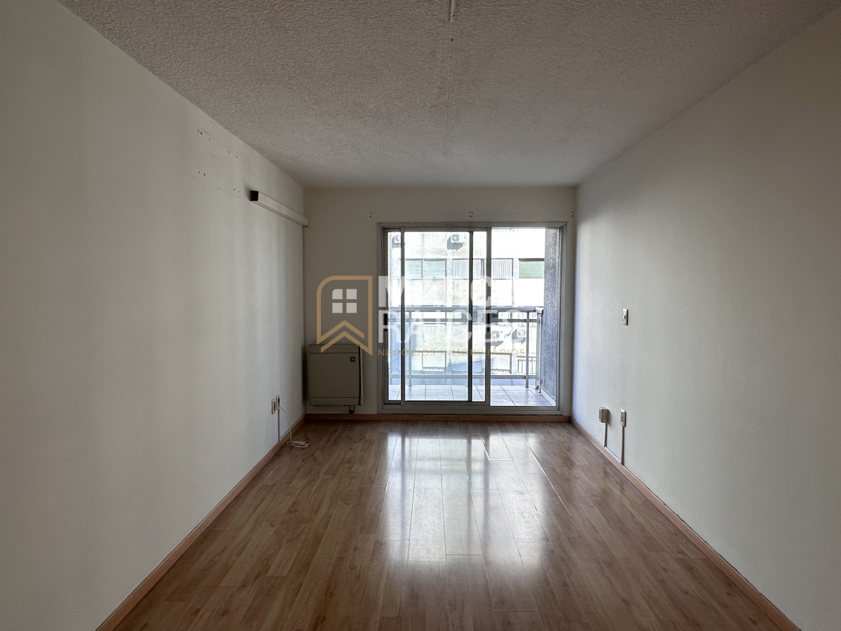 Apartamento ID.701 - Venta Apartamento 2 Dormitorios Garage Box Balcon al Frente Tres Cruces Montevideo