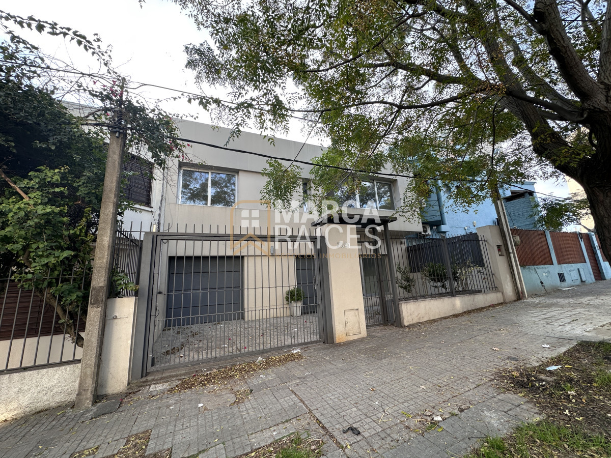 Casa ID.1520 - Alquiler Casa 4 dormitorios garage doble patio y jardin Pocitos Nuevo Montevideo
