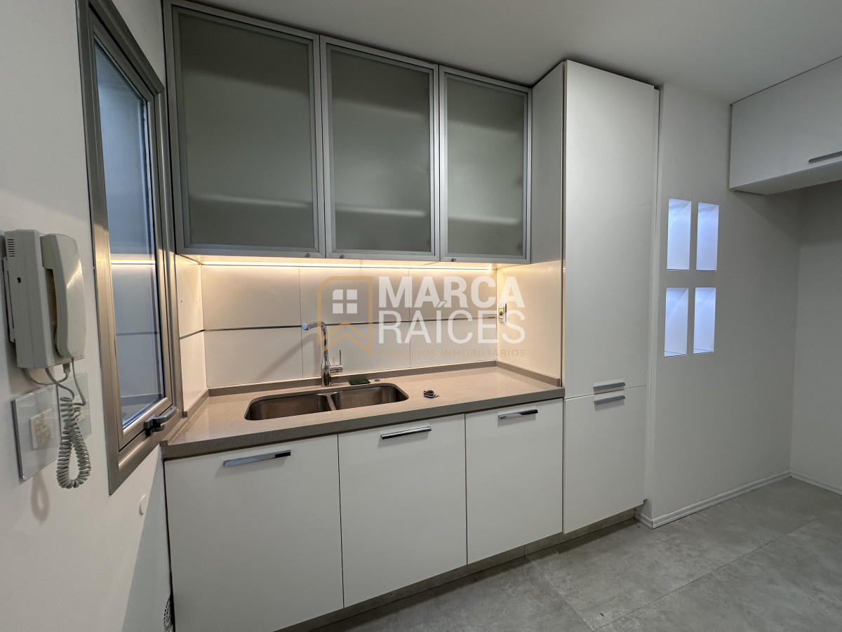 Casa ID.1520 - Alquiler Casa 4 dormitorios garage doble patio y jardin Pocitos Nuevo Montevideo