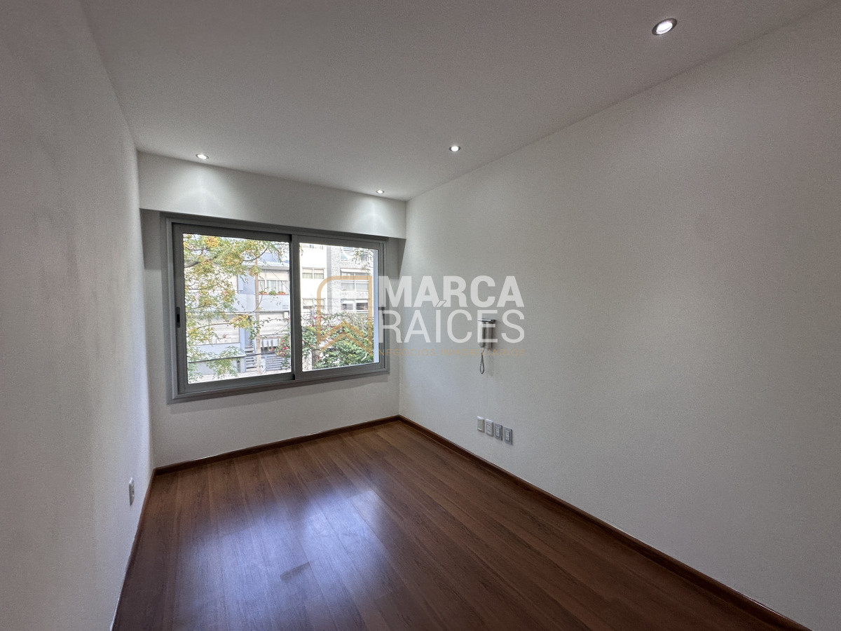 Casa ID.1520 - Alquiler Casa 4 dormitorios garage doble patio y jardin Pocitos Nuevo Montevideo