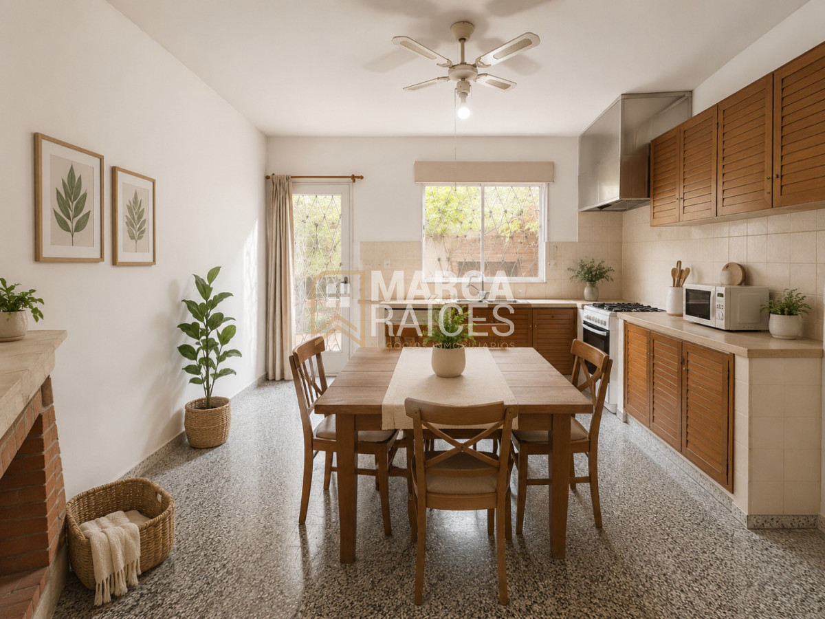 Casa ID.2027 - Venta Casa 3 Dormitorios 2 Baños Garage Patio Parrillero La Comercial Montevideo