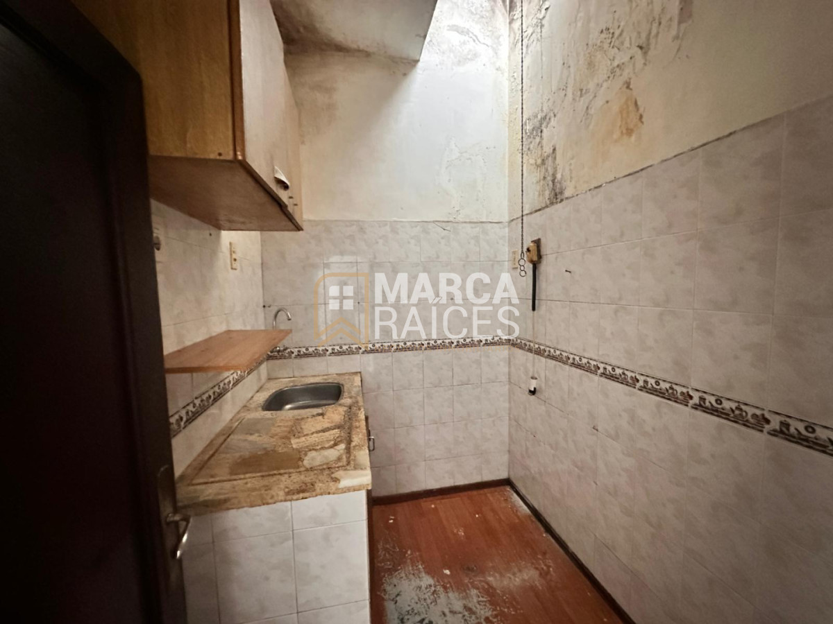 Casa ID.1899 - Venta Apartamento tipo casa 3 Dormitorios a reciclar Sin Gastos Comunes En Excelente Ubicación Pocitos