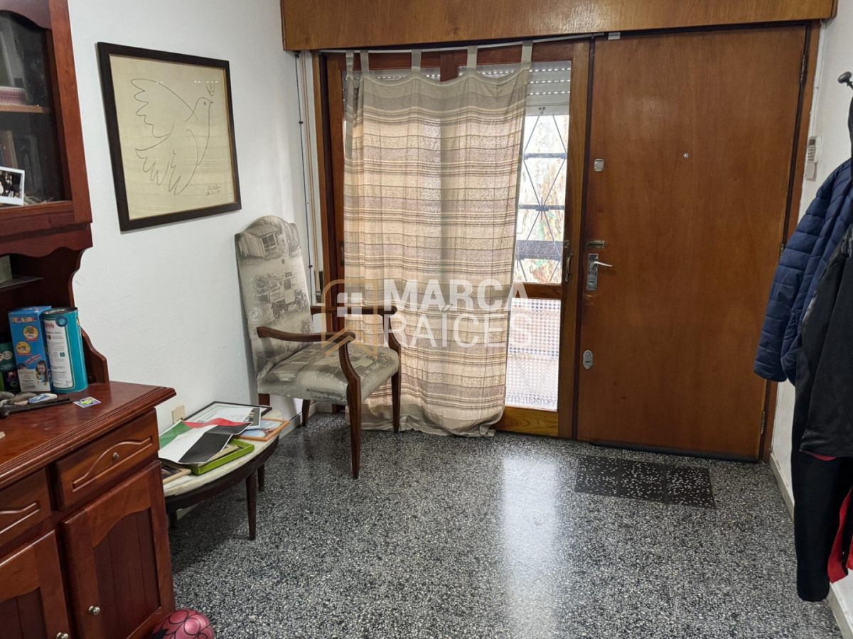 Casa ID.2027 - Venta Casa 3 Dormitorios 2 Baños Garage Patio Parrillero La Comercial Montevideo