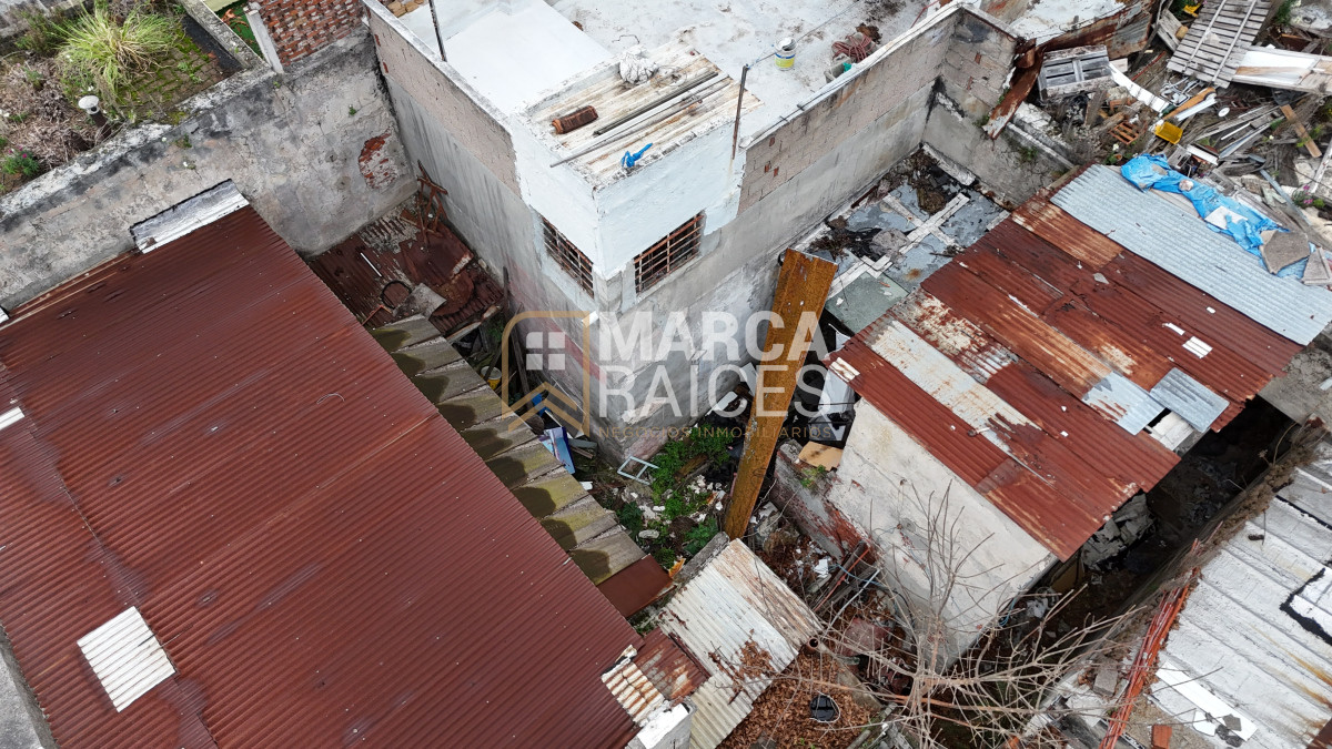 Casa ID.1487 - Venta 2 Casas Y 2 Apartamentos A Reciclar Completamente La Comercial Montevideo
