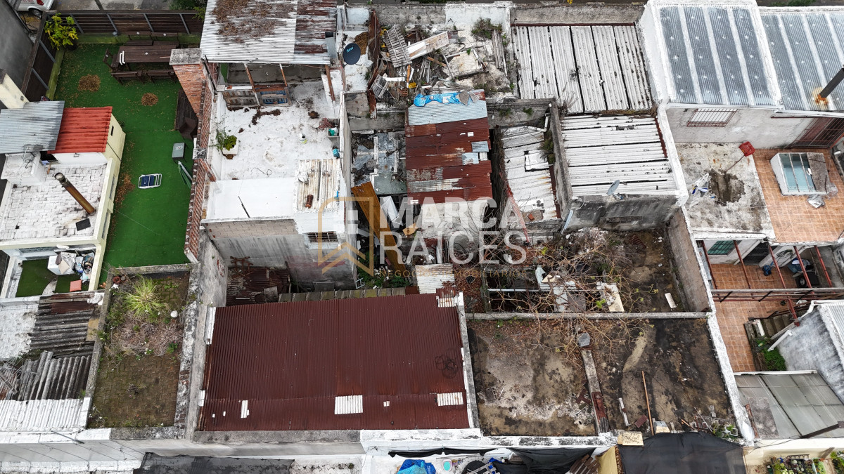 Casa ID.1487 - Venta 2 Casas Y 2 Apartamentos A Reciclar Completamente La Comercial Montevideo