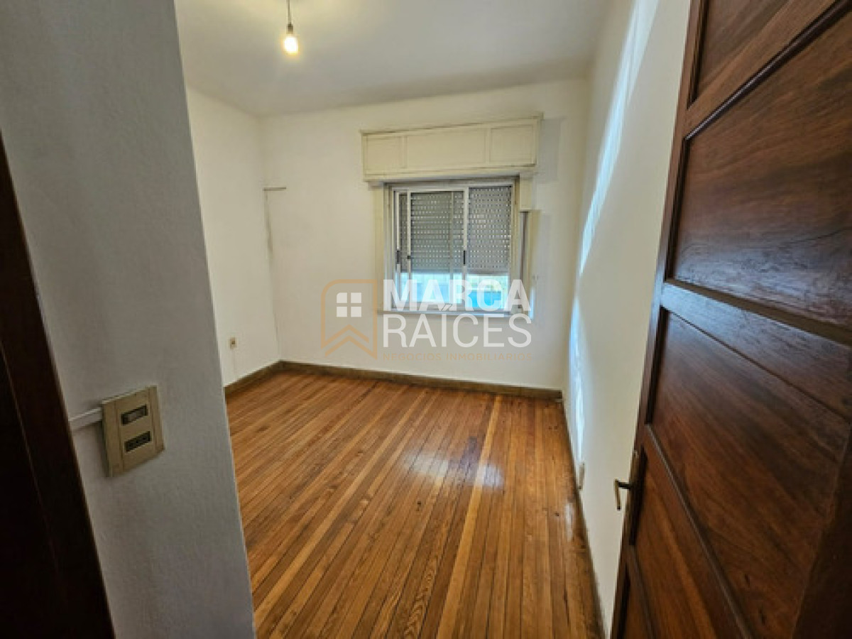 Casa ID.1735 - Venta Casa de Altos 3 Dormitorios + Parrillero Tres Cruces Montevideo