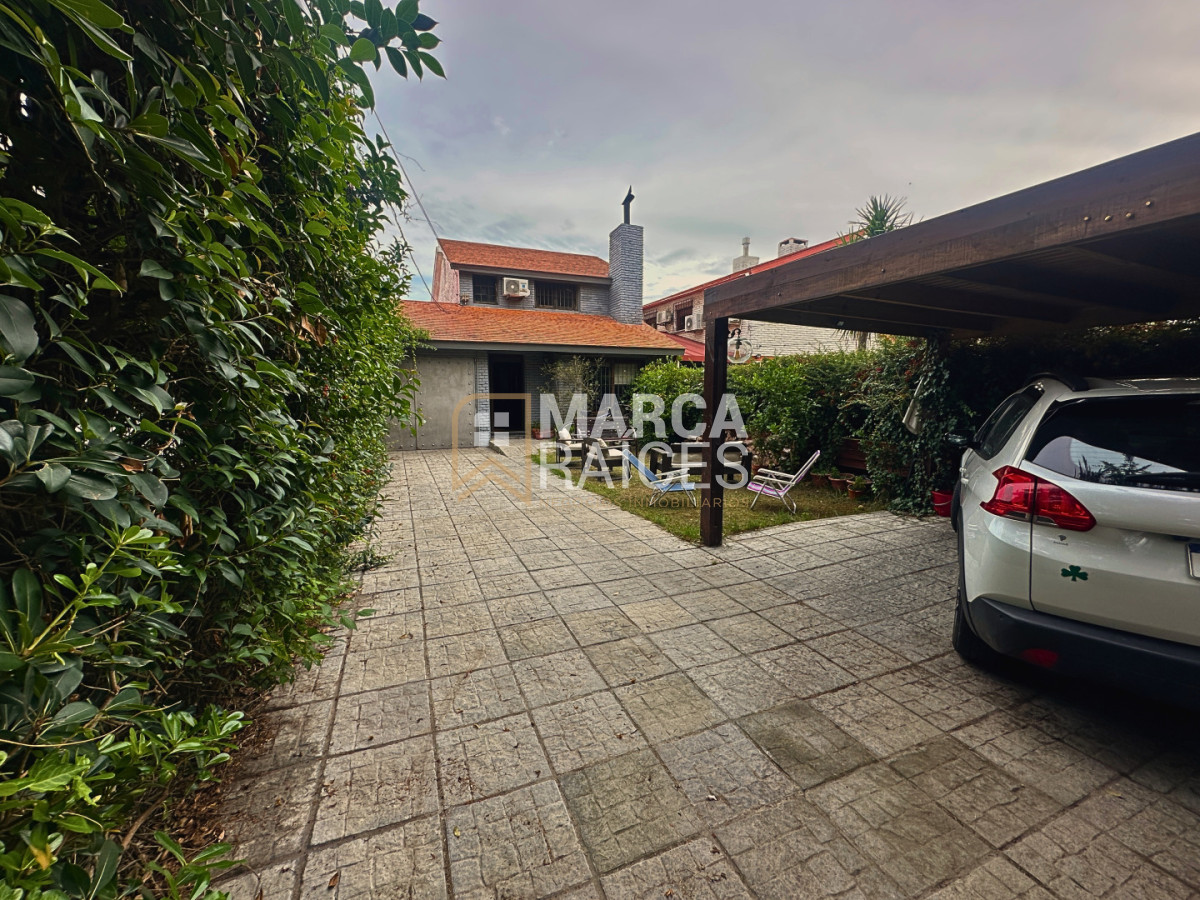 Casa ID.1907 - Venta Casa PH 3 Dormitorios 2 Baños 2 Pisos 4 Garages Parrillero Carrasco Sur Montevideo