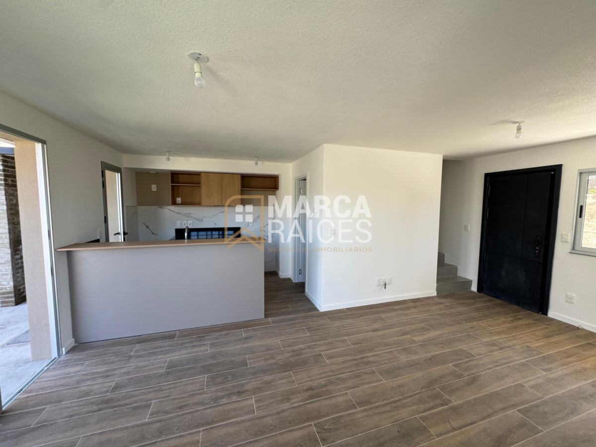 Casa ID.1810 - Venta Casa 3 Dormitorios en Ciudad de la Costa - Jardín Privado - Ley de Vivienda Promovida Aptas Banco Cochera Doble Canelones