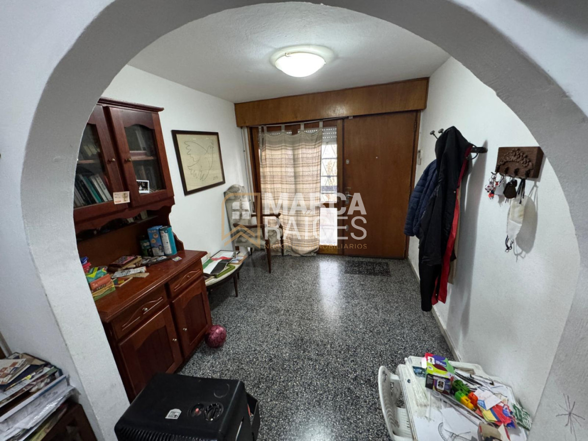 Casa ID.2027 - Venta Casa 3 Dormitorios 2 Baños Garage Patio Parrillero La Comercial Montevideo