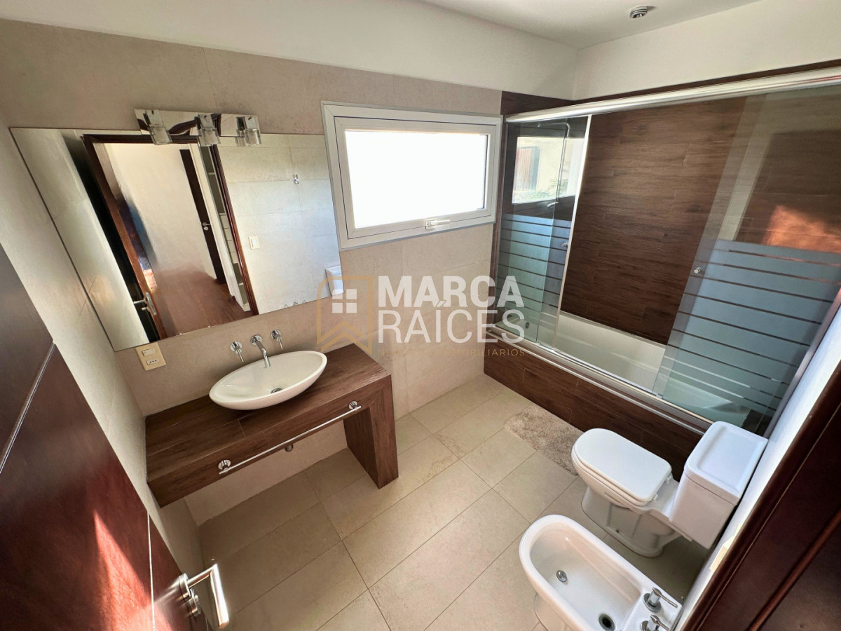 Casa ID.1803 - Venta Casa Premium Altos de La Tahona 4 Dormitorios 4 Baños