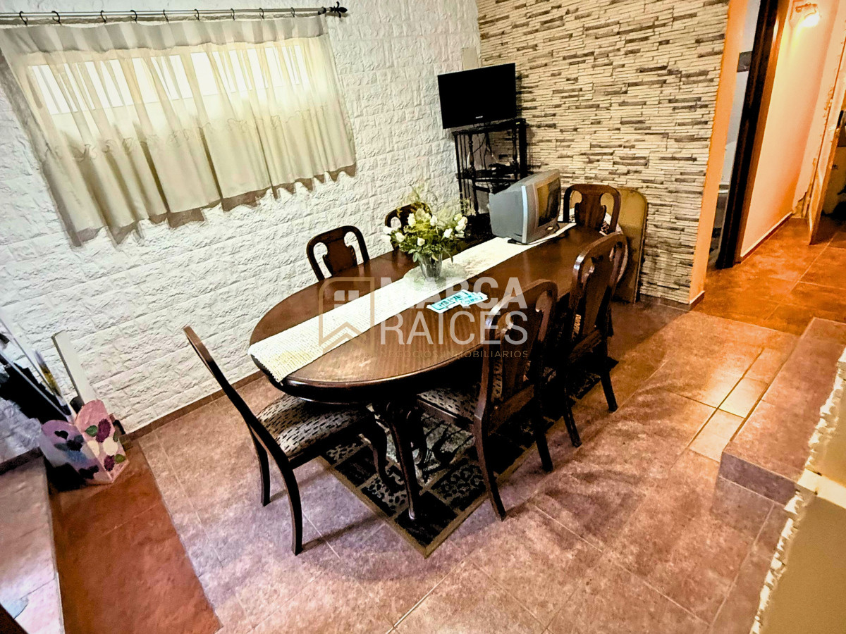 Casa ID.1620 - Venta Casa Solida Barbacoa Garage y 2 Apartamentos con Renta en Malvín Norte Montevideo