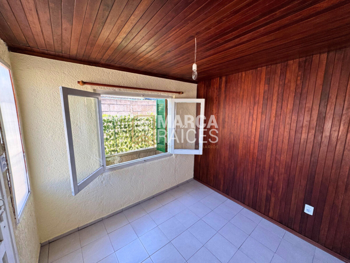 Casa ID.1620 - Venta Casa Solida Barbacoa Garage y 2 Apartamentos con Renta en Malvín Norte Montevideo