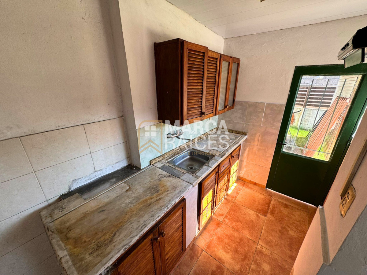 Casa ID.1620 - Venta Casa Solida Barbacoa Garage y 2 Apartamentos con Renta en Malvín Norte Montevideo