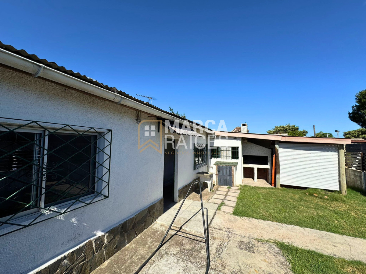 Casa ID.1620 - Venta Casa Solida Barbacoa Garage y 2 Apartamentos con Renta en Malvín Norte Montevideo