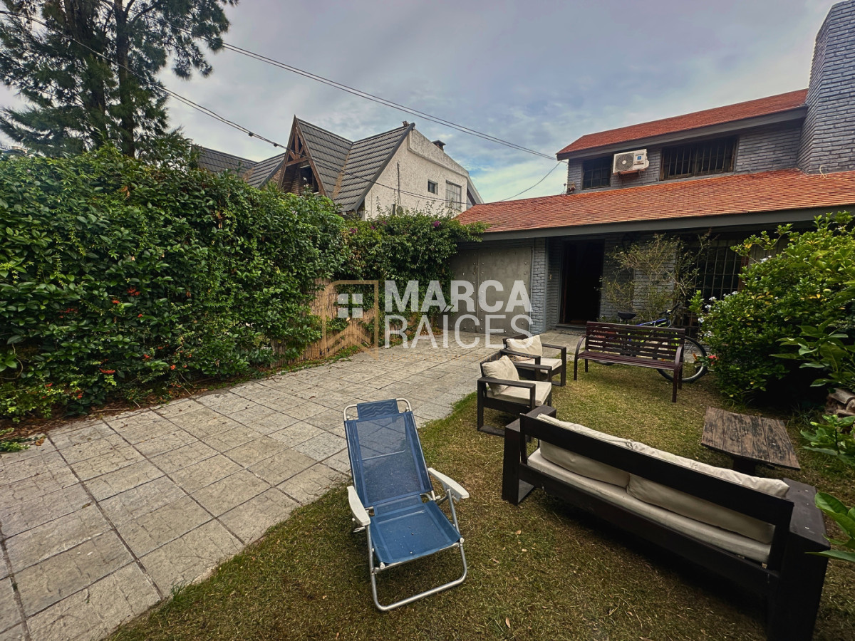 Casa ID.1907 - Venta Casa PH 3 Dormitorios 2 Baños 2 Pisos 4 Garages Parrillero Carrasco Sur Montevideo