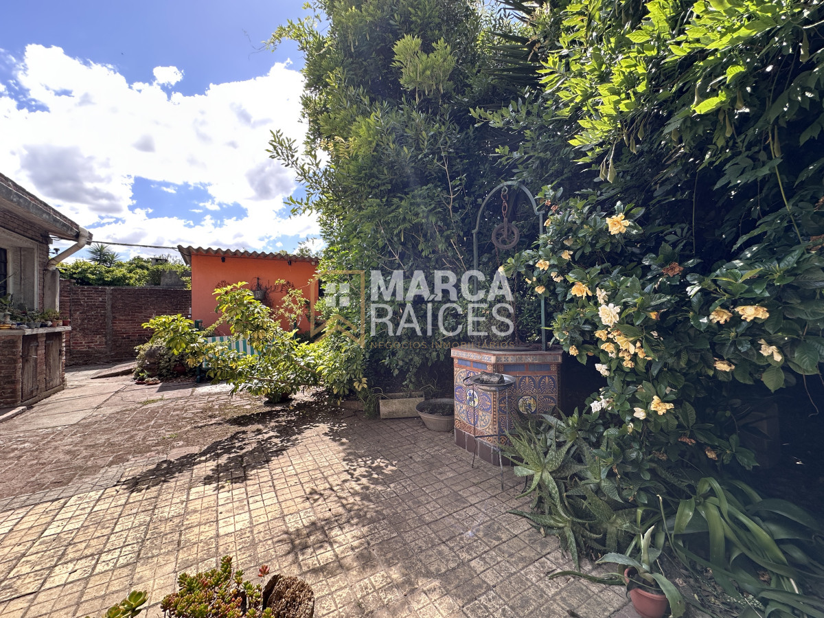 Casa ID.1076 - Casa En Venta 2 Plantas Unica Con Esta Construccion Equipada Terreno 950 m2 Mucha Seguridad Posibilidad de 2 Casas Piedras Blancas Montevideo