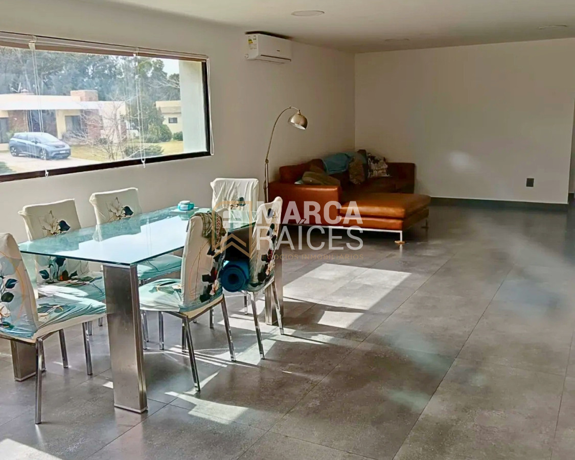 Casa ID.1721 - Venta Casa Premium 4 Dormitorios 2 Baños Cumbres de Carrasco (Barrio Cerrado) Canelones