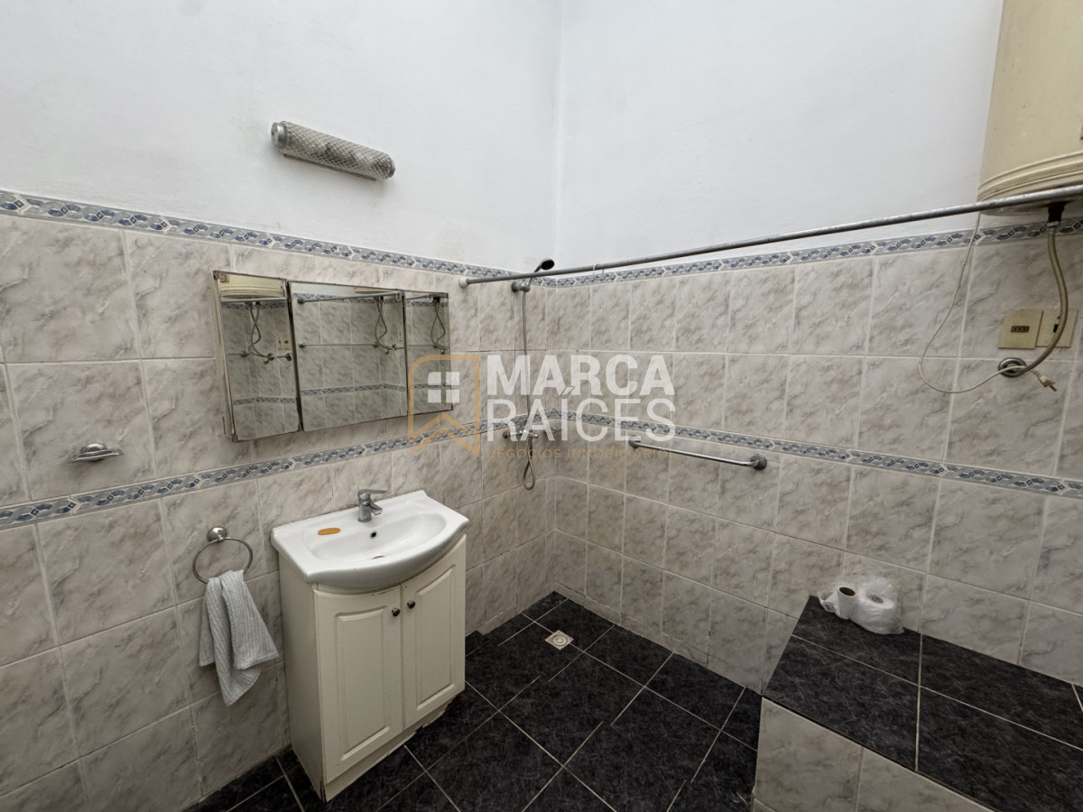 Casa ID.2763 - Venta Casa 4 Dormitorios Las Acacias, a una cuadra y media de Av. General Flores Montevideo