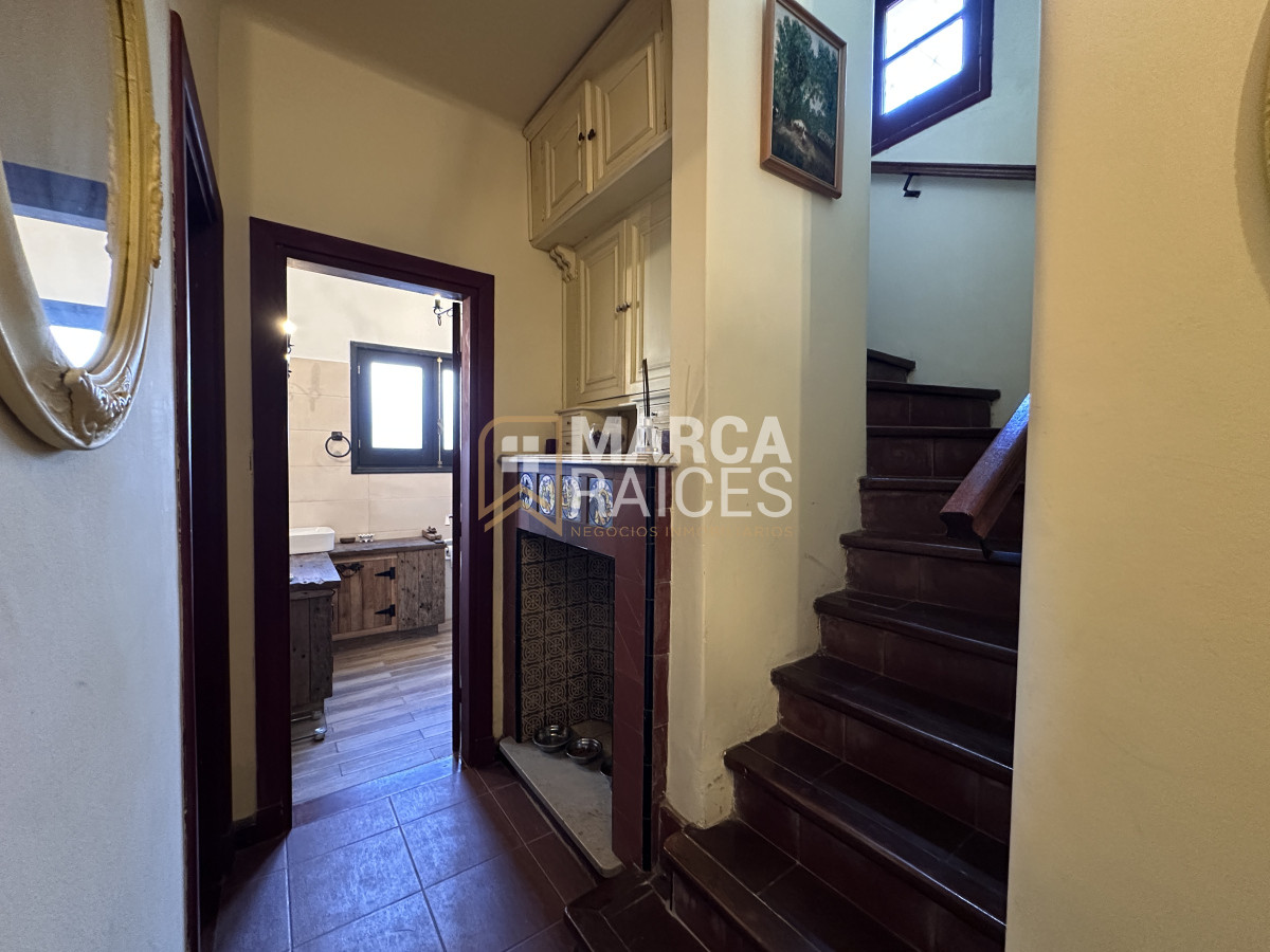 Casa ID.1076 - Casa En Venta 2 Plantas Unica Con Esta Construccion Equipada Terreno 950 m2 Mucha Seguridad Posibilidad de 2 Casas Piedras Blancas Montevideo