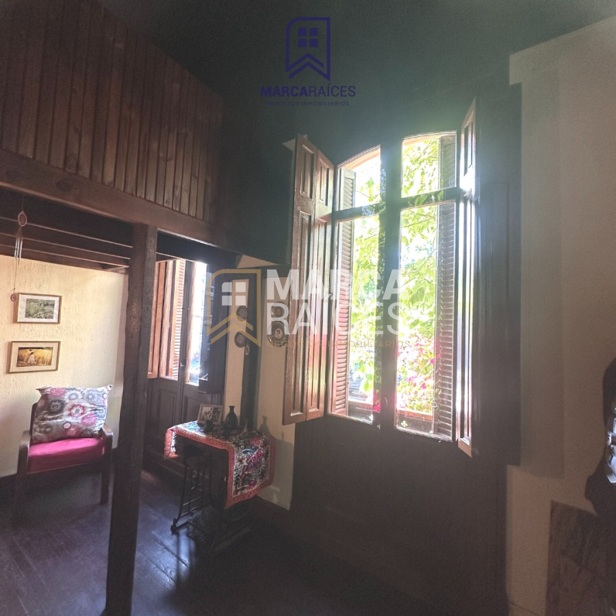 Casa ID.552 - Venta Casa Totalmente Reciclada 5 Dormitorios 2 Baños Centro Montevideo