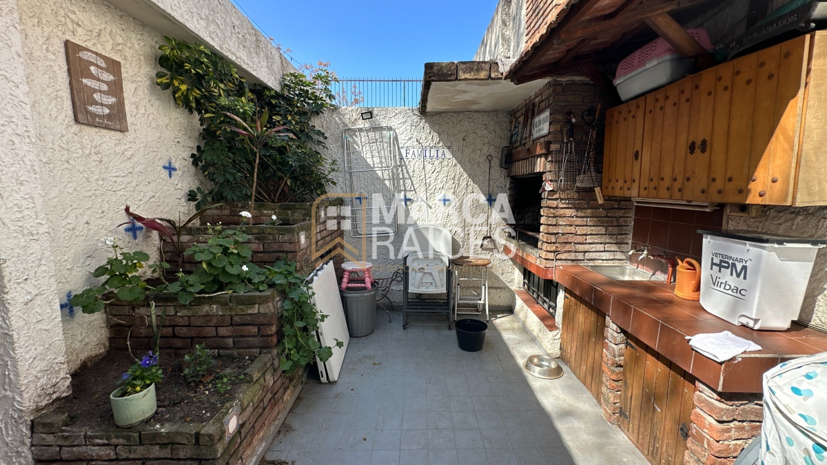 Casa ID.1073 - Venta Casa 4 Dormitorios 3 Baños Patio con Parrillero Parque Batlle Montevideo