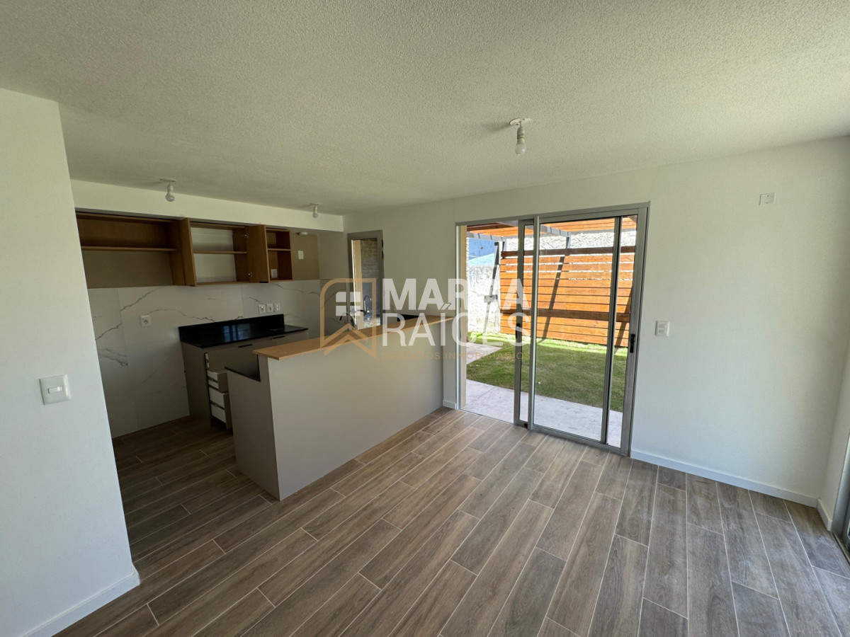 Casa ID.1508 - Venta Casa 3 Dormitorios en Ciudad de la Costa - Jardín Privado - Ley de Vivienda Promovida Aptas Banco Cochera Doble Canelones