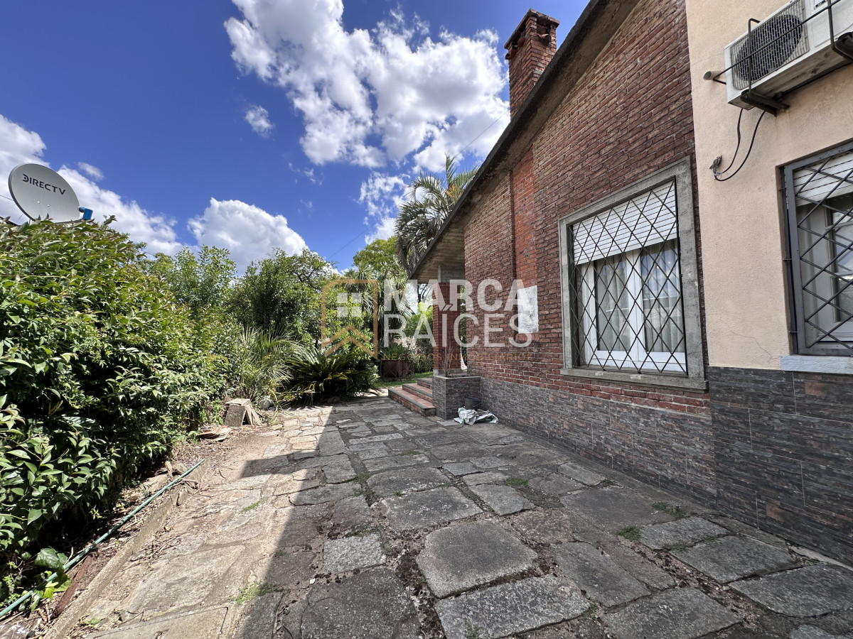 Casa ID.1076 - Casa En Venta 2 Plantas Unica Con Esta Construccion Equipada Terreno 950 m2 Mucha Seguridad Posibilidad de 2 Casas Piedras Blancas Montevideo