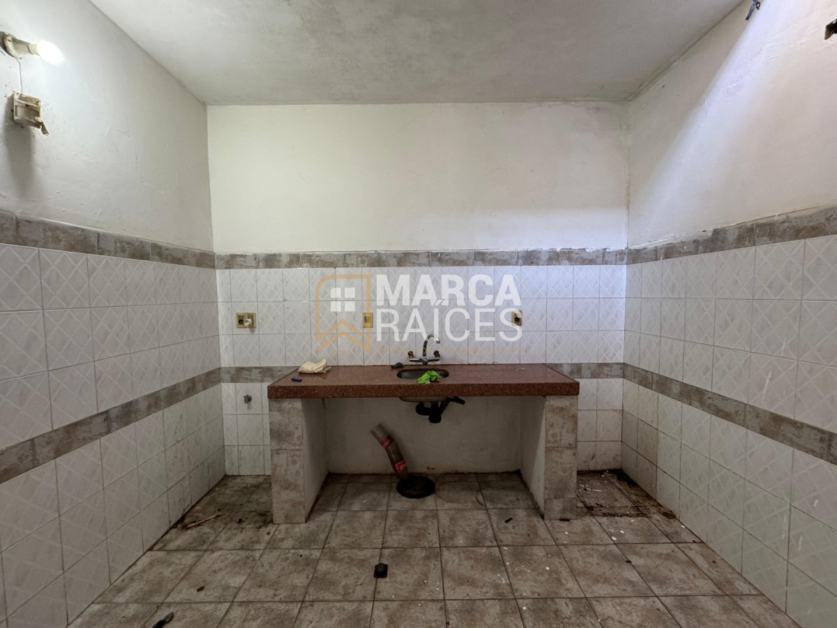 Casa ID.1776 - Alquiler Casa 3 Dormitorios Cocina Definida Living Amplio con Estufa a Leña Cochera Las Acacias Montevideo