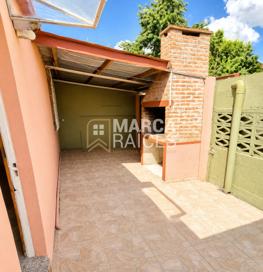 Casa ID.2088 - Alquiler Casa 2 Dormitorios Cocina Definida Living Amplio con Estufa a Leña Cochera Las Acacias Montevideo