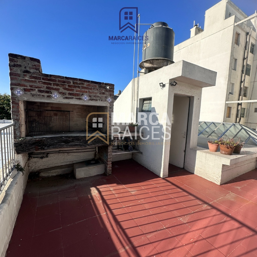 Casa ID.552 - Venta Casa Totalmente Reciclada 5 Dormitorios 2 Baños Centro Montevideo