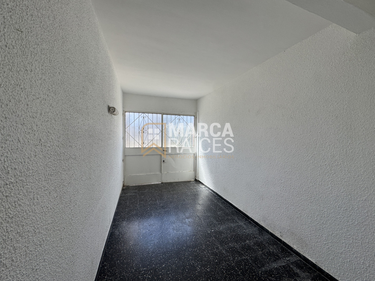 Casa ID.2763 - Venta Casa 4 Dormitorios Las Acacias, a una cuadra y media de Av. General Flores Montevideo