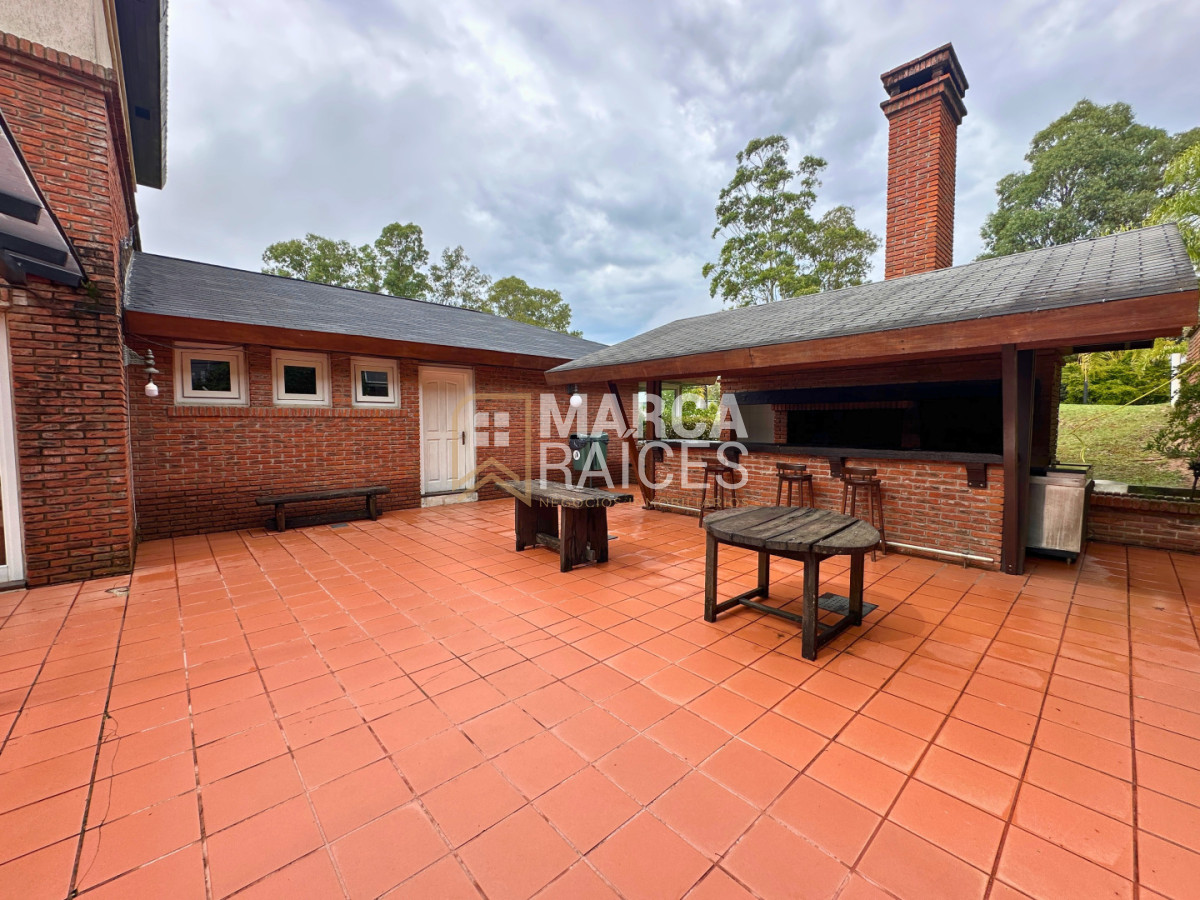 Casa ID.1721 - Venta Casa Premium 4 Dormitorios 2 Baños Cumbres de Carrasco (Barrio Privado) Canelones