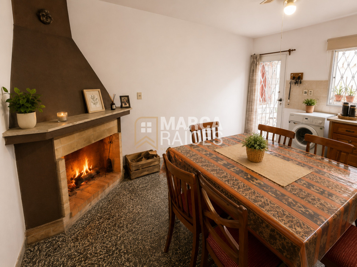 Casa ID.2027 - Venta Casa 3 Dormitorios 2 Baños Garage Patio Parrillero La Comercial Montevideo