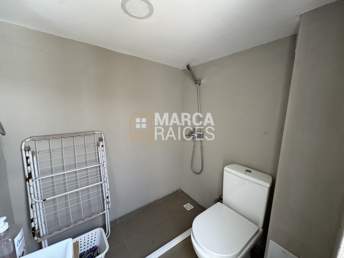 Casa ID.448 - Venta Casa 3 Dormitorios 2 Baños Patio Parrillero Reciclada Completamente y Amoblada Buceo Montevideo