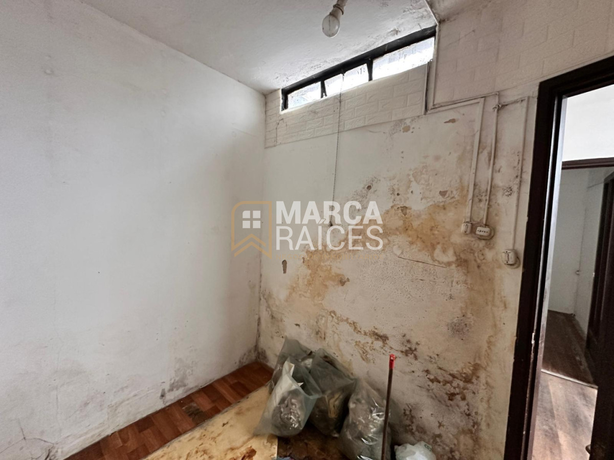 Casa ID.1899 - Venta Apartamento tipo casa 3 Dormitorios a reciclar Sin Gastos Comunes En Excelente Ubicación Pocitos