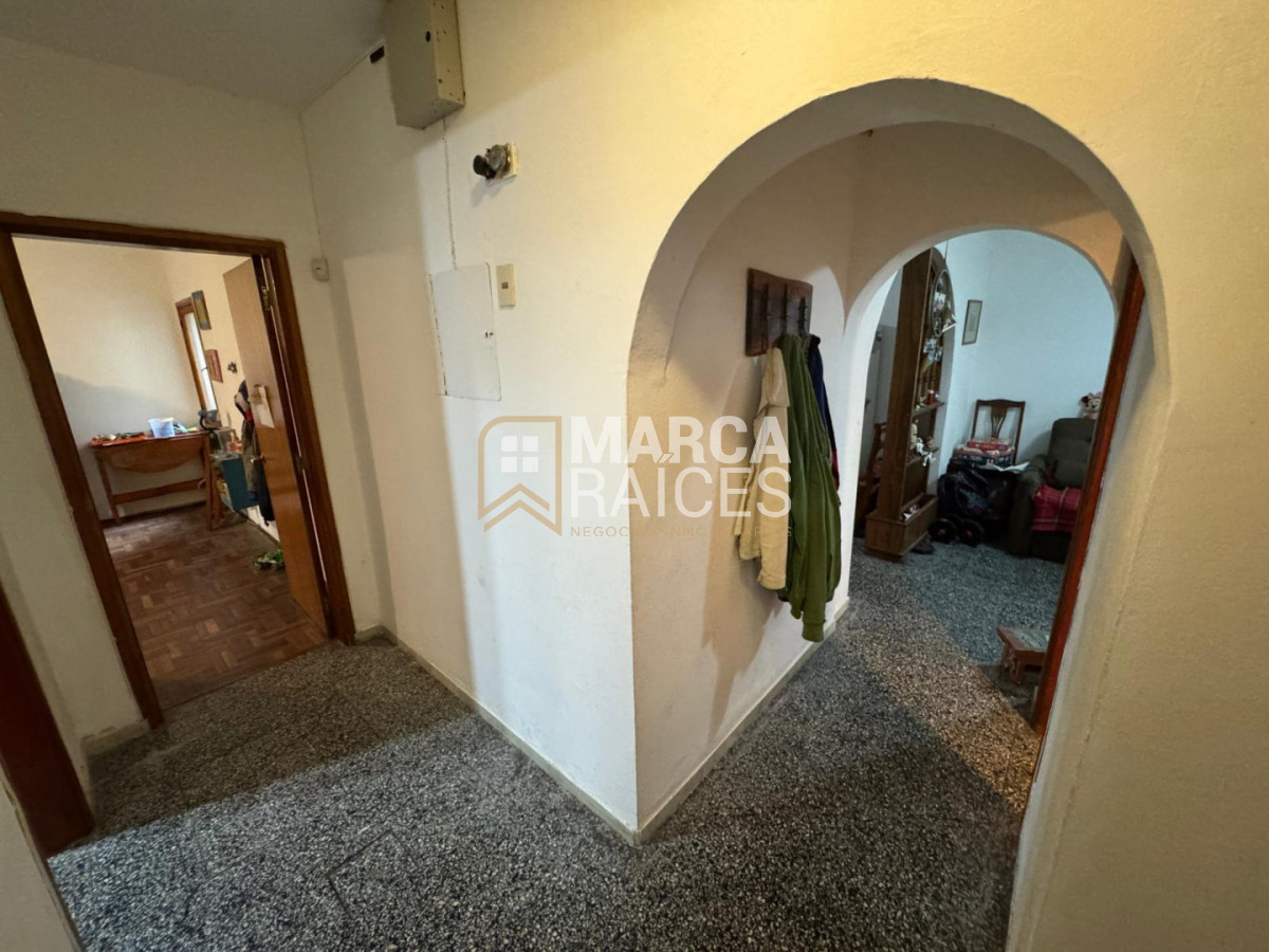 Casa ID.2027 - Venta Casa 3 Dormitorios 2 Baños Garage Patio Parrillero La Comercial Montevideo