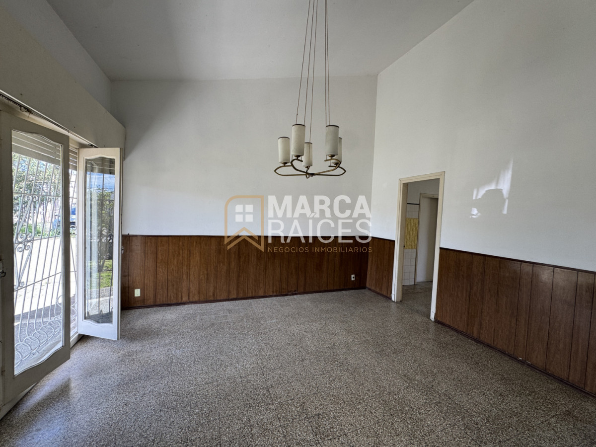 Casa ID.2763 - Venta Casa 4 Dormitorios Las Acacias, a una cuadra y media de Av. General Flores Montevideo
