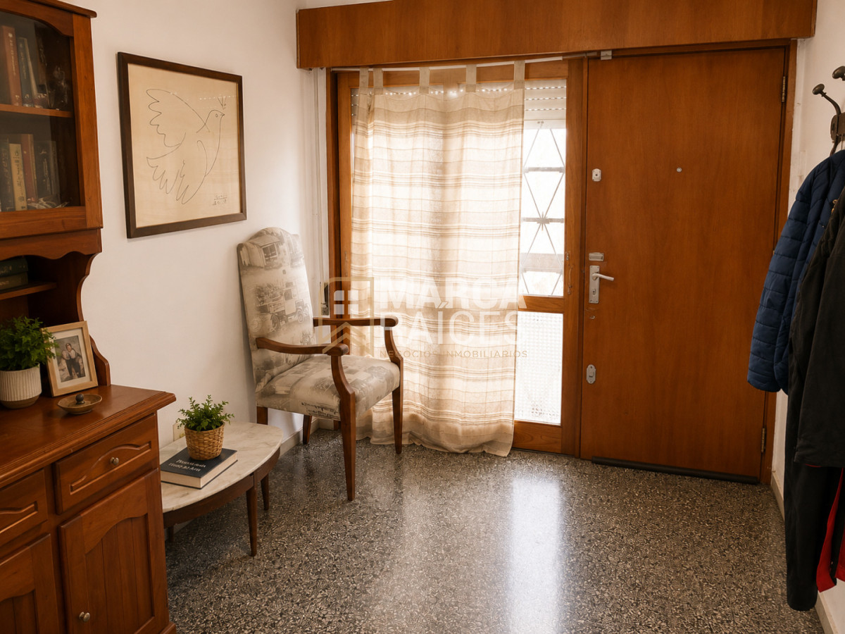 Casa ID.2027 - Venta Casa 3 Dormitorios 2 Baños Garage Patio Parrillero La Comercial Montevideo