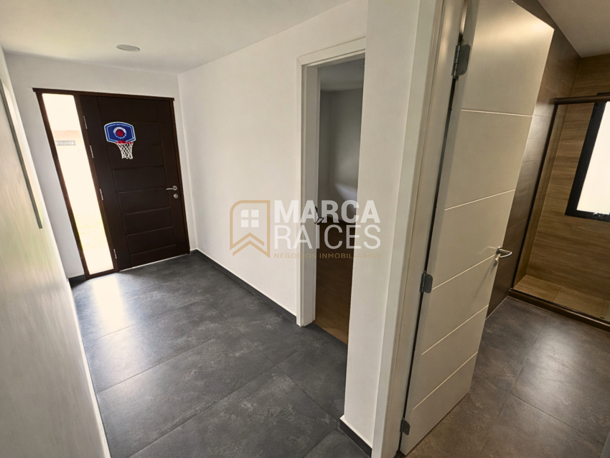 Casa ID.1721 - Venta Casa Premium 4 Dormitorios 2 Baños Cumbres de Carrasco (Barrio Privado) Canelones