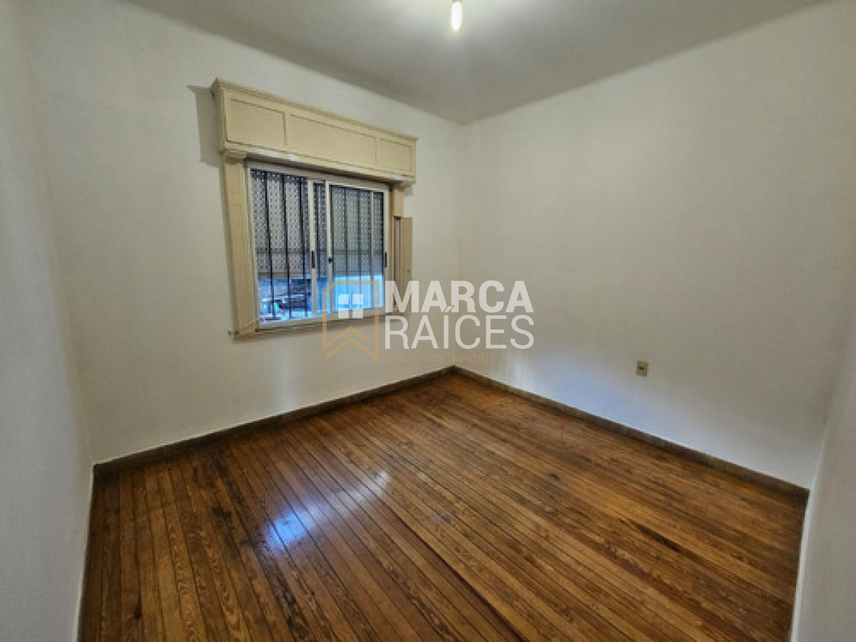 Casa ID.1735 - Venta Casa de Altos 3 Dormitorios + Parrillero Tres Cruces Montevideo