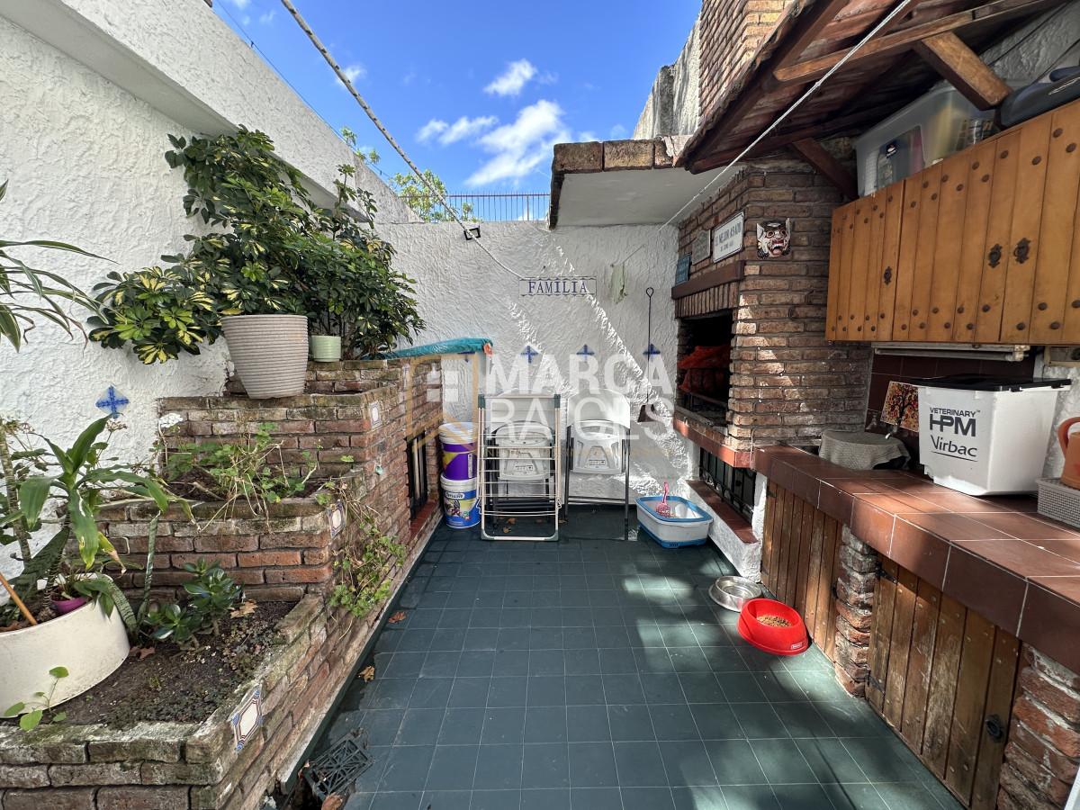 Casa ID.1073 - Venta Casa 4 Dormitorios 3 Baños Patio con Parrillero Parque Batlle Montevideo