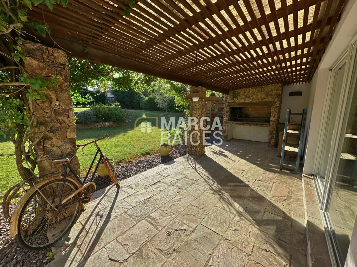 Casa ID.1803 - Venta Casa Premium Altos de La Tahona 4 Dormitorios 4 Baños
