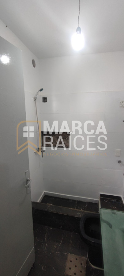 Casa ID.1047 - Venta 6 Apartamentos y Local Comercial Villa Española Montevide