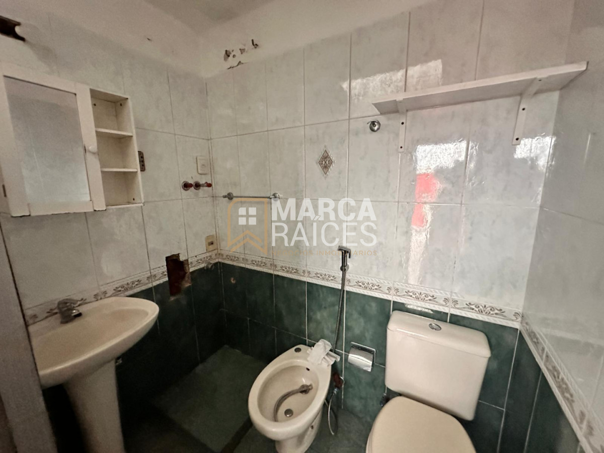 Casa ID.1899 - Venta Apartamento tipo casa 3 Dormitorios a reciclar Sin Gastos Comunes En Excelente Ubicación Pocitos