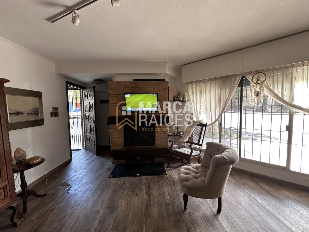 Casa ID.1073 - Venta Casa 4 Dormitorios 3 Baños Patio con Parrillero Parque Batlle Montevideo