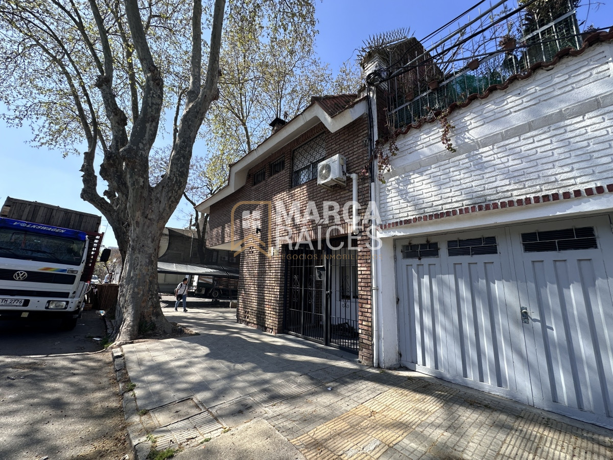 Casa ID.1073 - Venta Casa 4 Dormitorios 3 Baños Patio con Parrillero Parque Batlle Montevideo