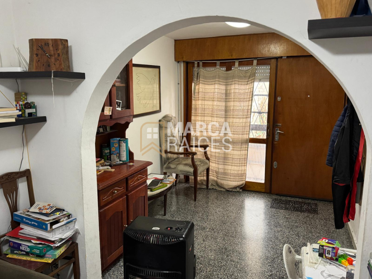 Casa ID.2027 - Venta Casa 3 Dormitorios 2 Baños Garage Patio Parrillero La Comercial Montevideo