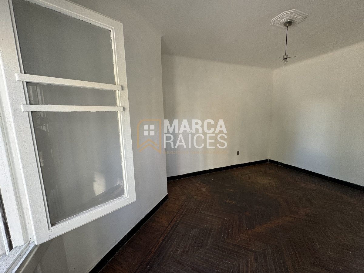 Casa ID.794 - Venta Casa 2 pisos 4 Dormitorios 2 Baños Garage Parque Rodo