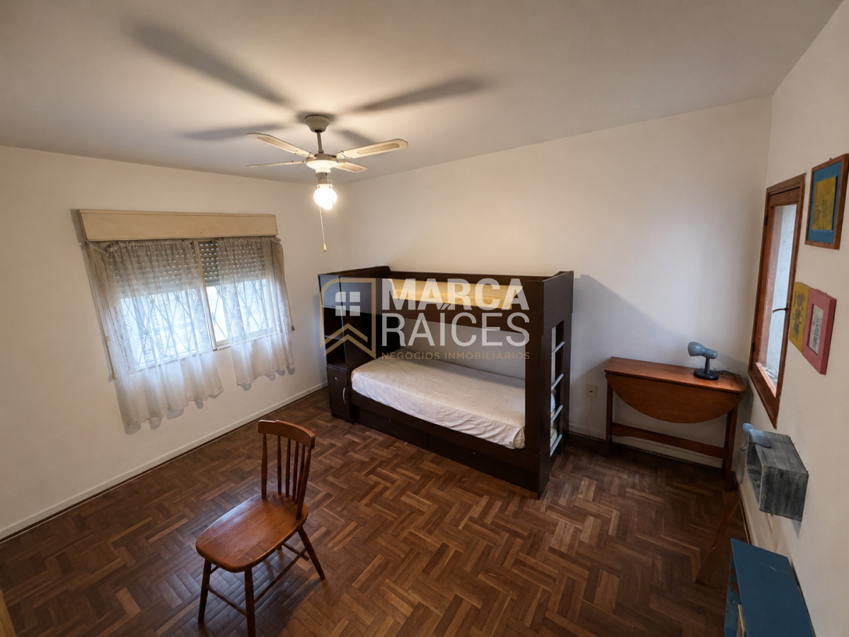 Casa ID.2027 - Venta Casa 3 Dormitorios 2 Baños Garage Patio Parrillero La Comercial Montevideo