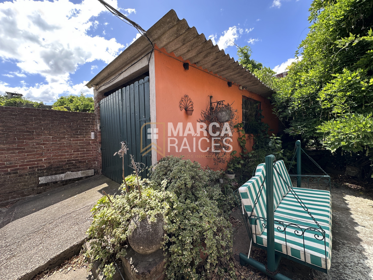 Casa ID.1076 - Casa En Venta 2 Plantas Unica Con Esta Construccion Equipada Terreno 950 m2 Mucha Seguridad Posibilidad de 2 Casas Piedras Blancas Montevideo